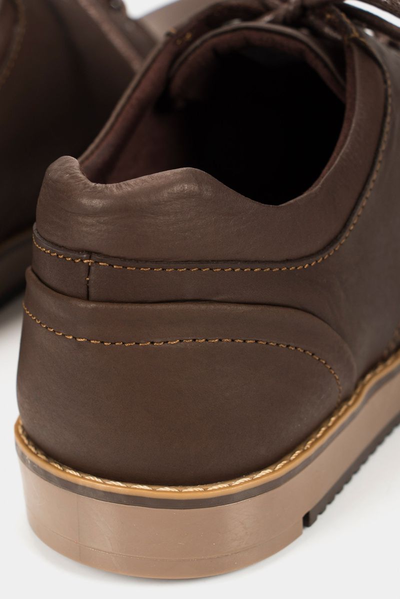 Zapatos-con-cordones-de-cuero