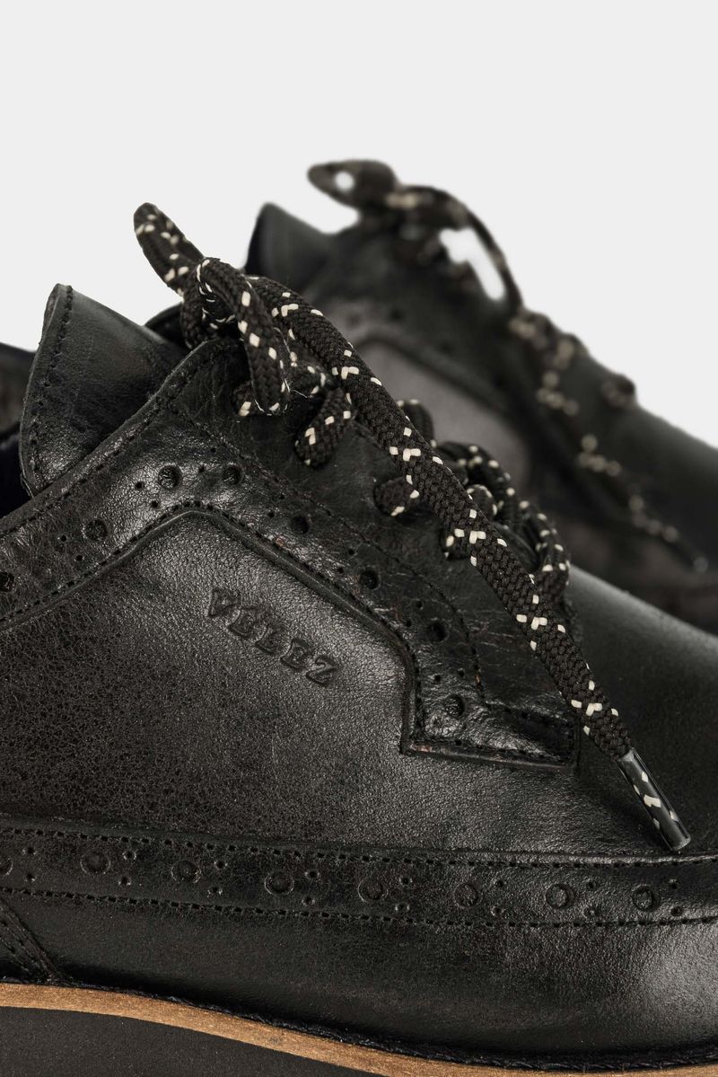 Zapatos-de-cuero-con-cordon