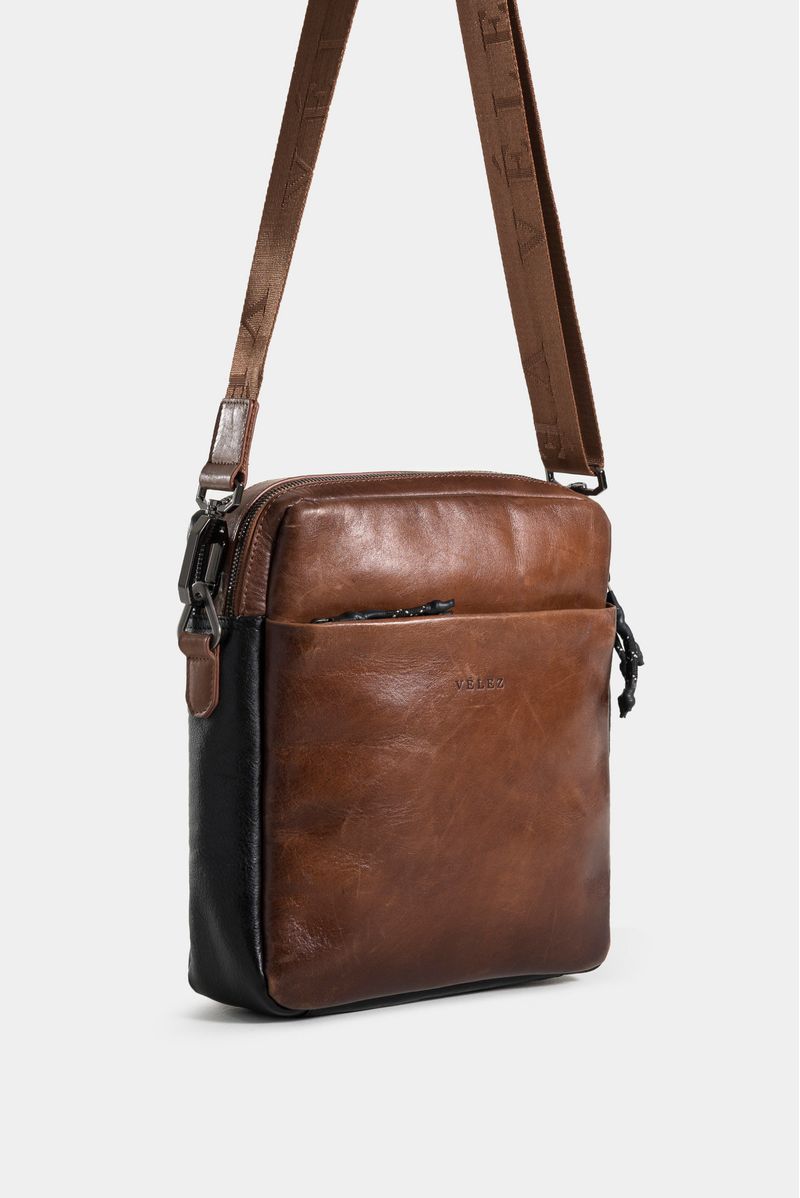 Bolso-manos-libres-de-cuero
