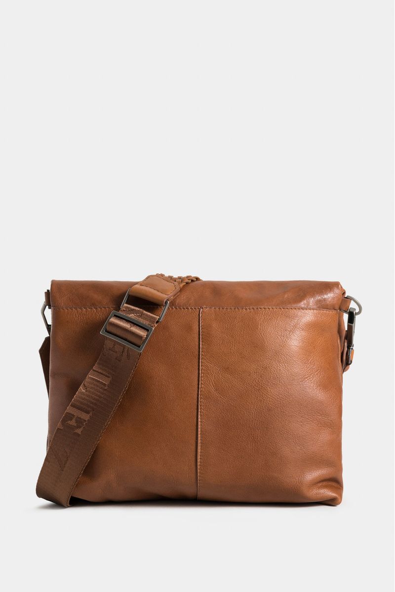 Bolso-manos-libres-de-cuero