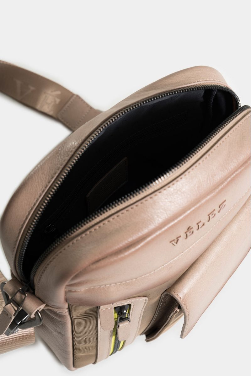 Bolso-manos-libres-de-cuero