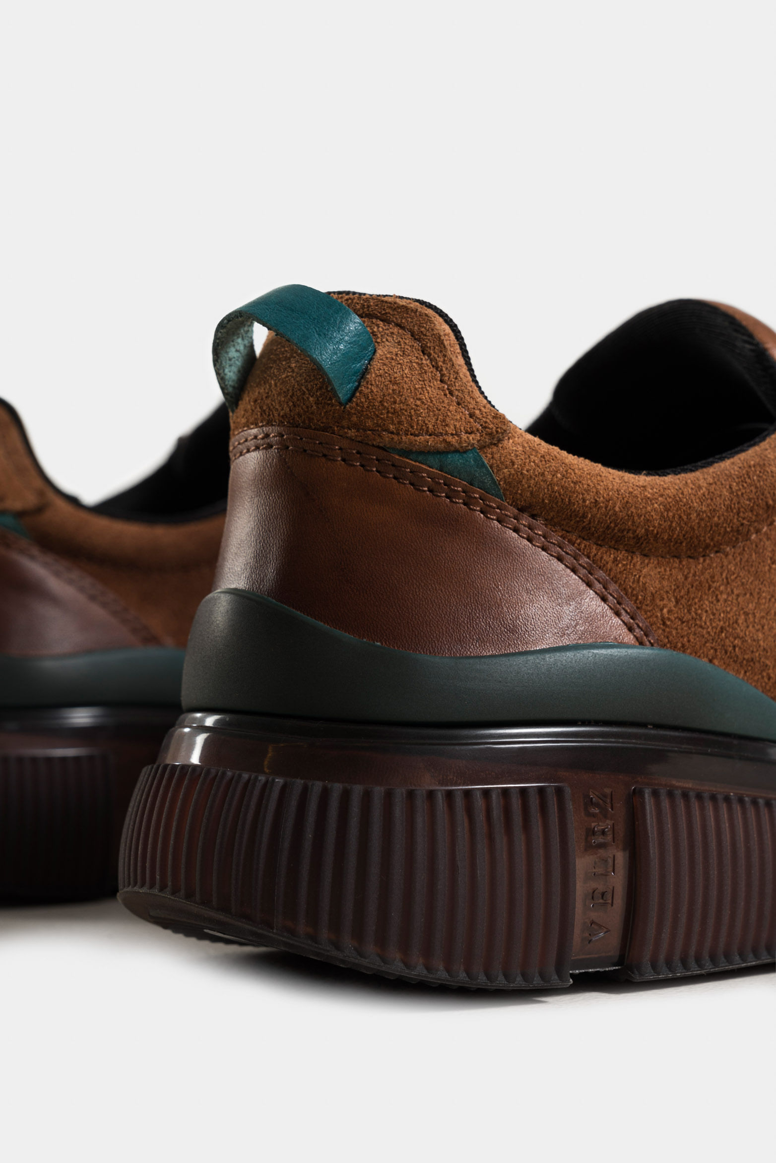 Sneakers halo de cuero liso y de textura gamuzada para hombre silueta deportiva-1737759748279