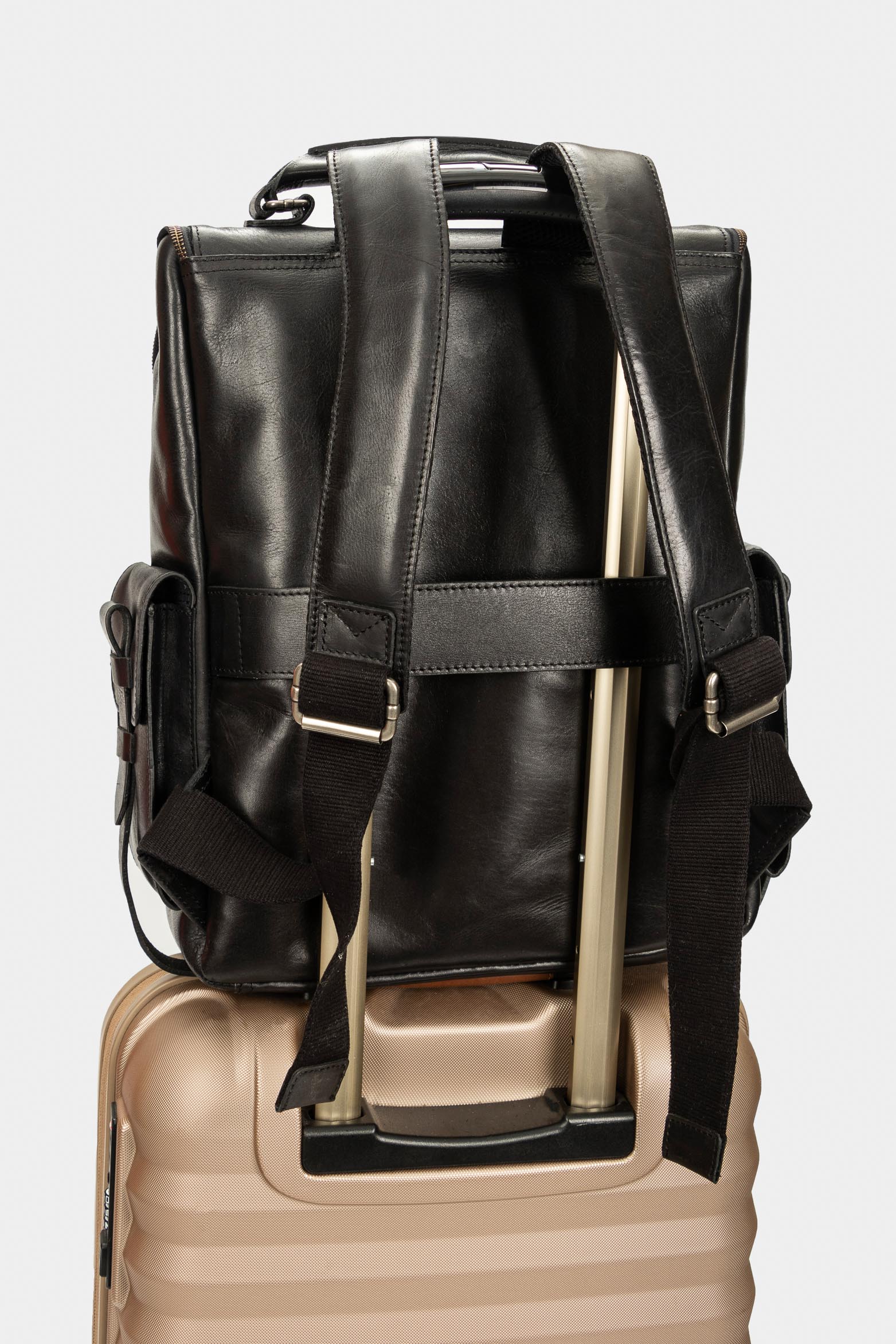 Mochila new archeology de cuero-1738354044603