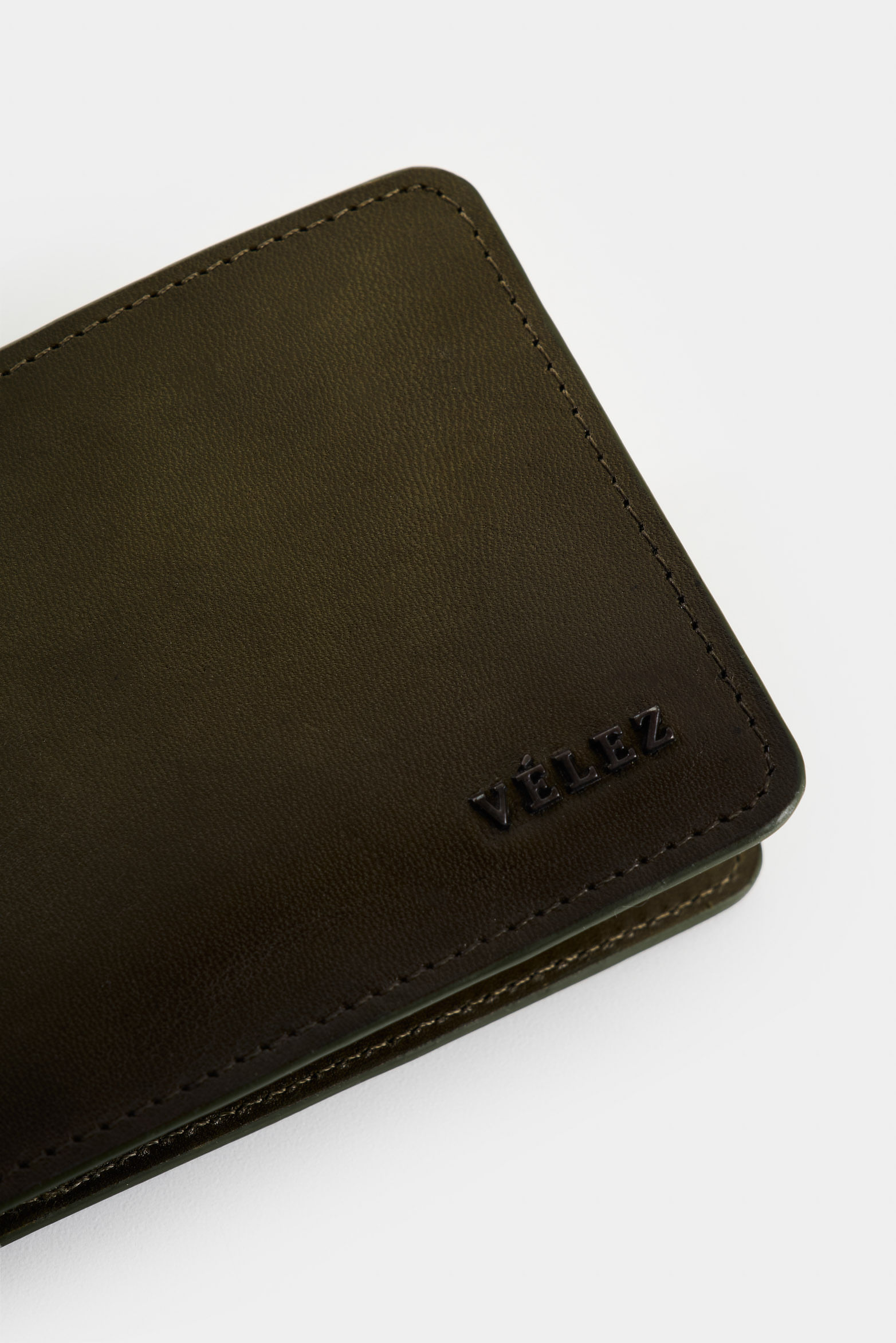Billetera Oasis de cuero para hombre detalle contraste-1748661722277