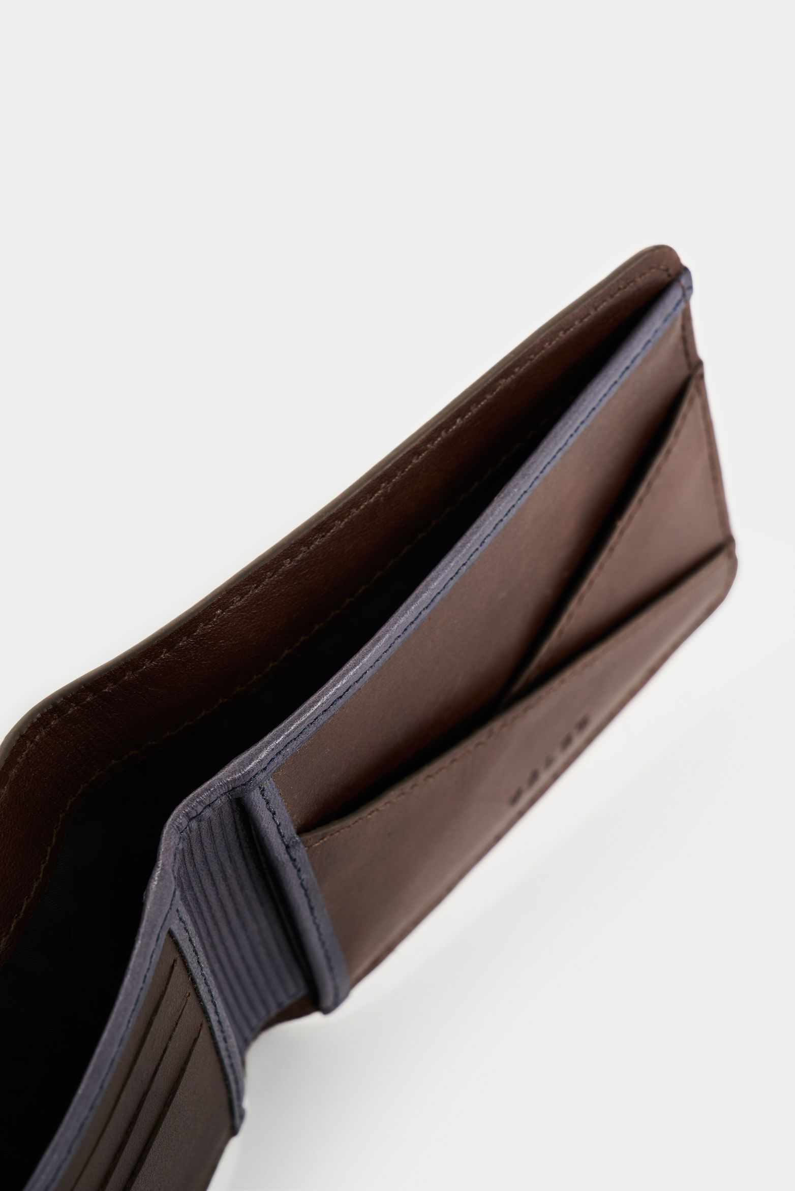 Billetera Oasis de cuero para hombre detalle contraste-1748662079972