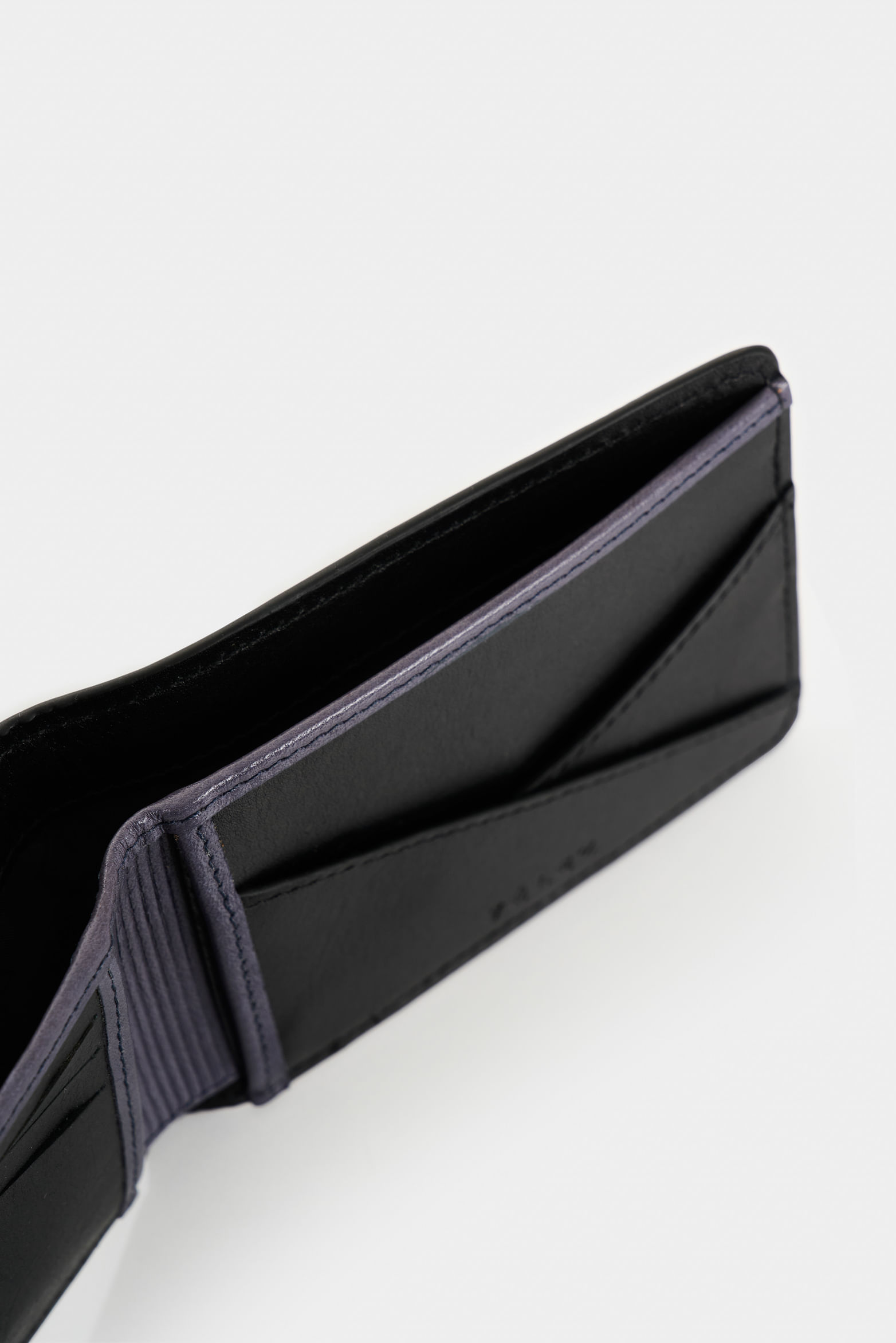 Billetera Oasis de cuero para hombre detalle contraste-1748662171770